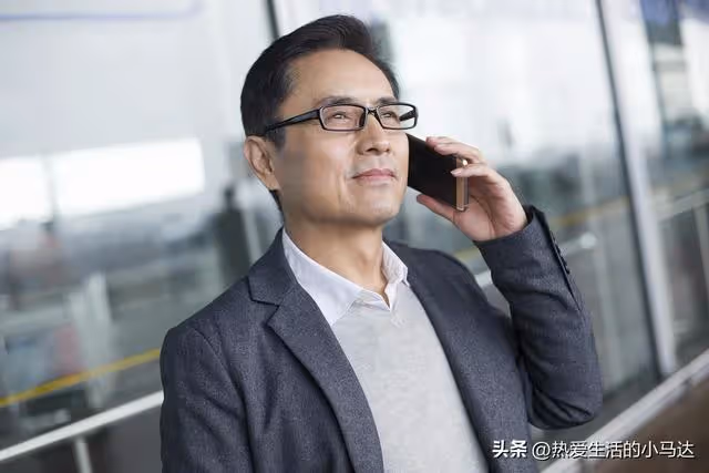 在我家寄宿兩年的表弟,考上大學後10年沒聯繫,如今卻突然找到我