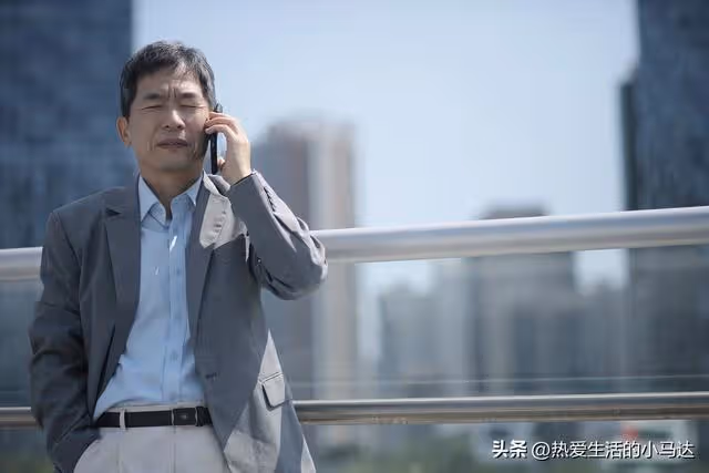 在我家寄宿兩年的表弟,考上大學後10年沒聯繫,如今卻突然找到我