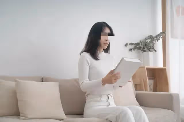 兒媳月入5萬,婆婆:每月攢3萬給你小叔子買房,聽完她氣笑了