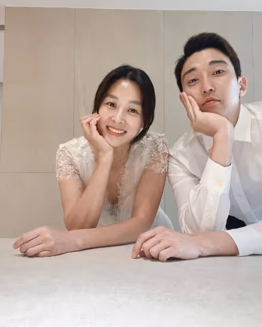 韓女星婚禮上,帶著前夫的12歲兒子,如今她與丈夫慶祝結婚5周年