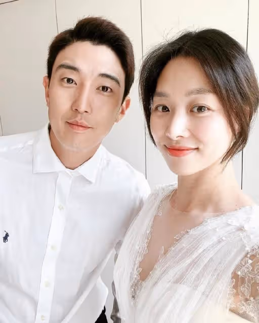 韓女星婚禮上,帶著前夫的12歲兒子,如今她與丈夫慶祝結婚5周年