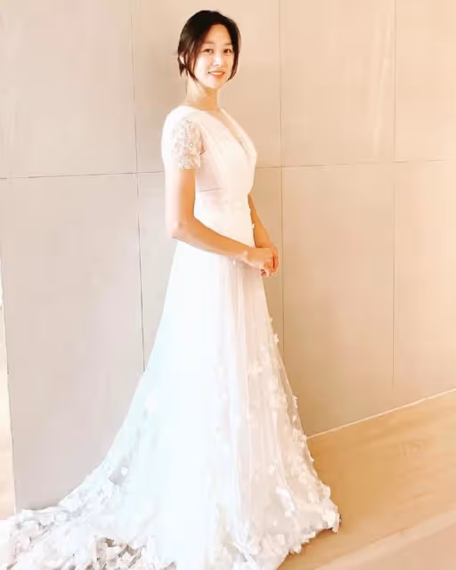 韓女星婚禮上,帶著前夫的12歲兒子,如今她與丈夫慶祝結婚5周年