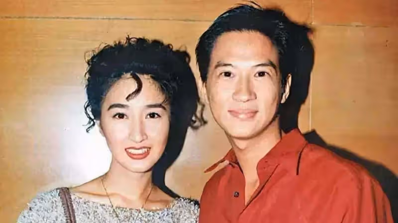 他是娛樂圈最乾淨的男星，和初戀相伴30年零緋聞，年過半百仍似初戀
