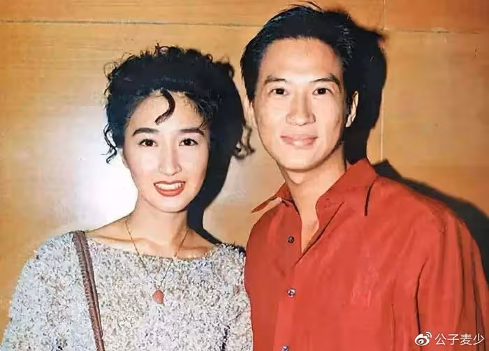 他是娛樂圈最乾淨的男星,和初戀相伴30年零緋聞,年過半百仍似初戀