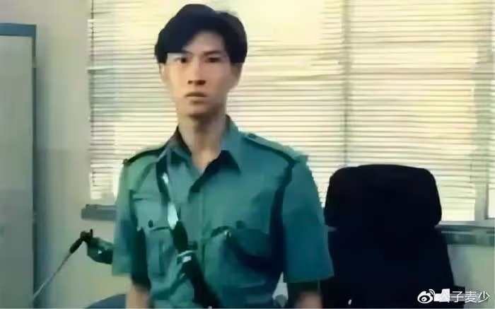他是娛樂圈最乾淨的男星,和初戀相伴30年零緋聞,年過半百仍似初戀