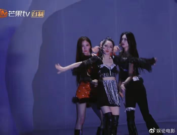 選擇曾可妮是有原因的，她的舞蹈方面很厲害，謝娜稱其為軍師