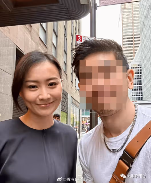 41歲陳法拉紐約街頭被野生捕獲!零濾鏡淡妝照被網民批圓潤兼老態