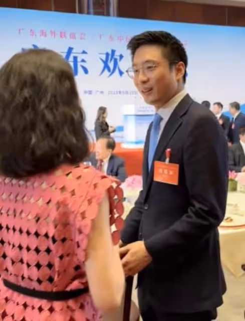 鑽石王老五！40歲霍啟山近照盡顯貴公子氣質，至今未婚曾戀章子怡