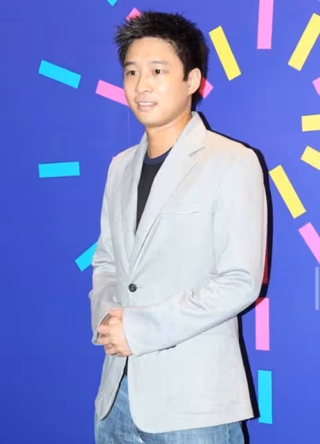 鑽石王老五!40歲霍啟山近照盡顯貴公子氣質,至今未婚曾戀章子怡