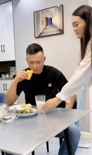 八大碗二哥不雅視頻後續:帳號被封禁作品被刪,仨女兒也受到牽連