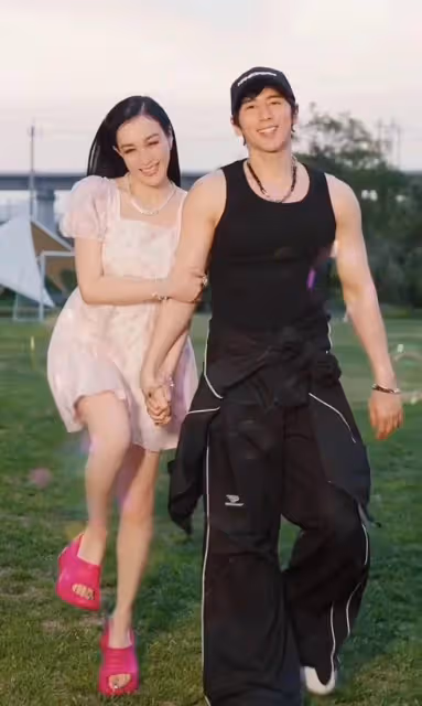 張倫碩準備驚喜慶結婚8年!鍾麗緹太驚訝捂臉痛哭,豪宅內景曝光
