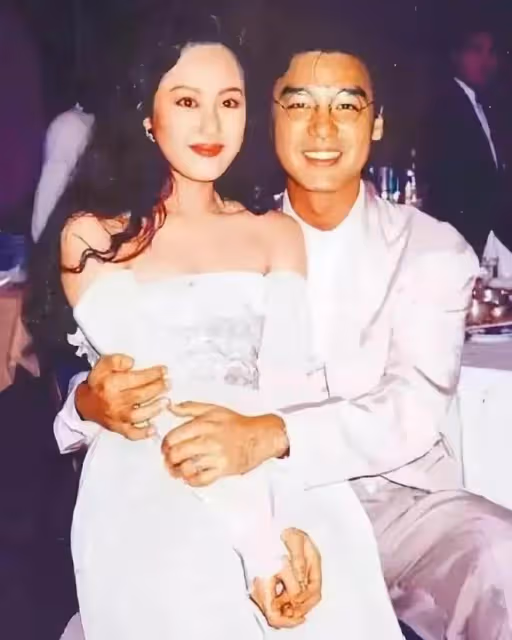 直播6小時賣貨6個億,與鍾鎮濤離婚24年後,敗家名媛章小蕙又紅了