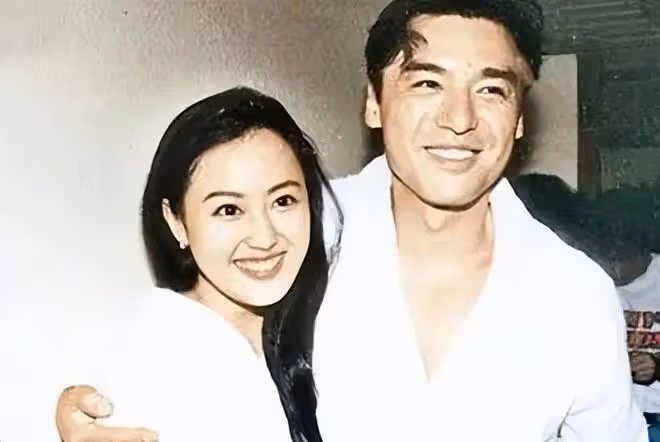 直播6小時賣貨6個億,與鍾鎮濤離婚24年後,敗家名媛章小蕙又紅了