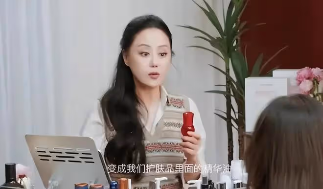 直播6小時賣貨6個億,與鍾鎮濤離婚24年後,敗家名媛章小蕙又紅了