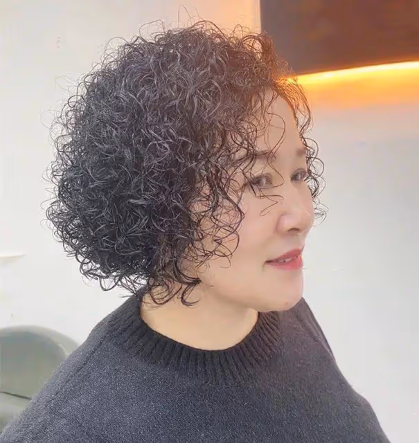 奔五的女人儘量別留這幾種短髮，很土！推薦6款髮型，減齡又時尚