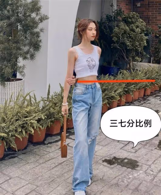 夏天,如何把牛仔褲穿出時髦感?關鍵一:配對鞋子,關鍵二:上衣