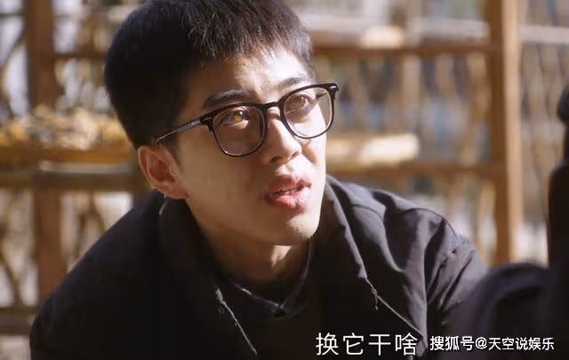《後浪》為女性做推拿時,趙力權的紳士手,打了任天真的臉