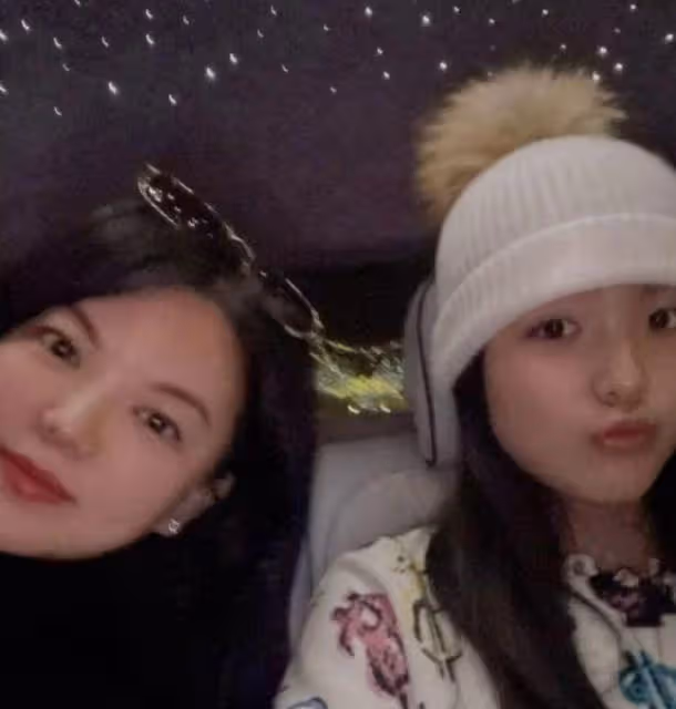 王詩齡分享留學日常,住豪宅坐百萬豪車出門,一次買下多個名牌包