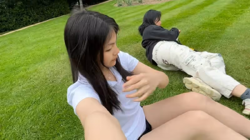 王詩齡分享留學生活，曬豪宅豪車名牌包包，數學作業被調侃好簡單