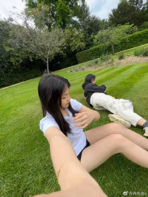 王詩齡分享留學生活,曬豪宅豪車名牌包包,數學作業被調侃好簡單