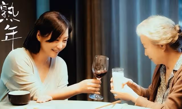 王鷗調侃《熟年》收視率再高也不與郝蕾搭檔了,理由夠笑三天