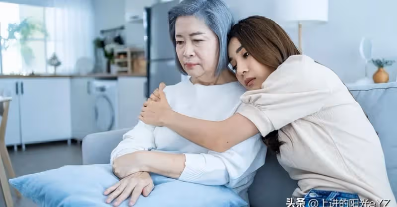 照顧父母兩年，監控回放看到父親和弟弟的對話後，做了一個決定
