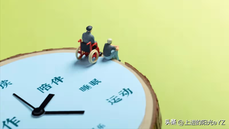 照顧父母兩年,監控回放看到父親和弟弟的對話後,做了一個決定