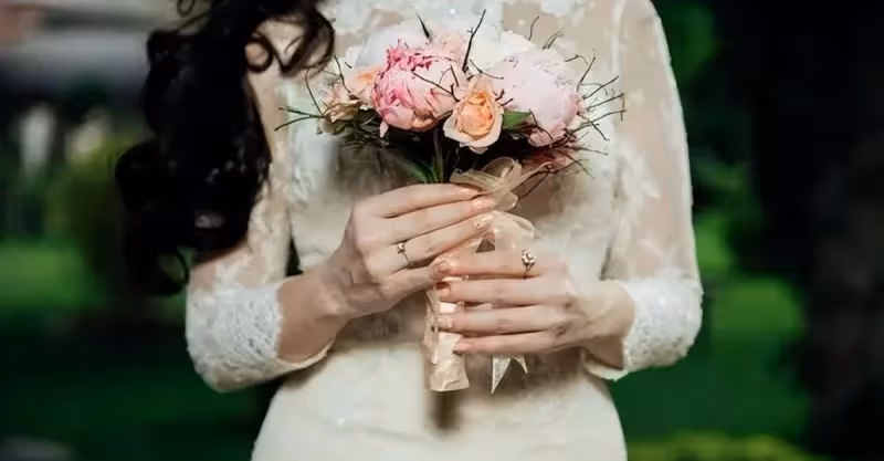 吃飯半小時，婆婆讓兒媳離席10次，兒子：愛吃不吃，我媳婦不伺候