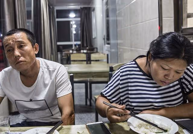 他帶親嫂子出走,20年後求妻子離婚,兒子:他不配做父親