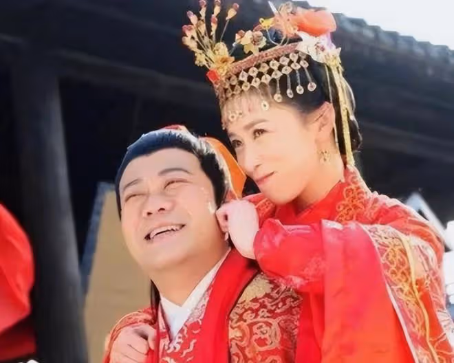 佘詩曼生日眾星雲集！48歲貌美如少女，熒幕搭檔連續12年為其慶祝