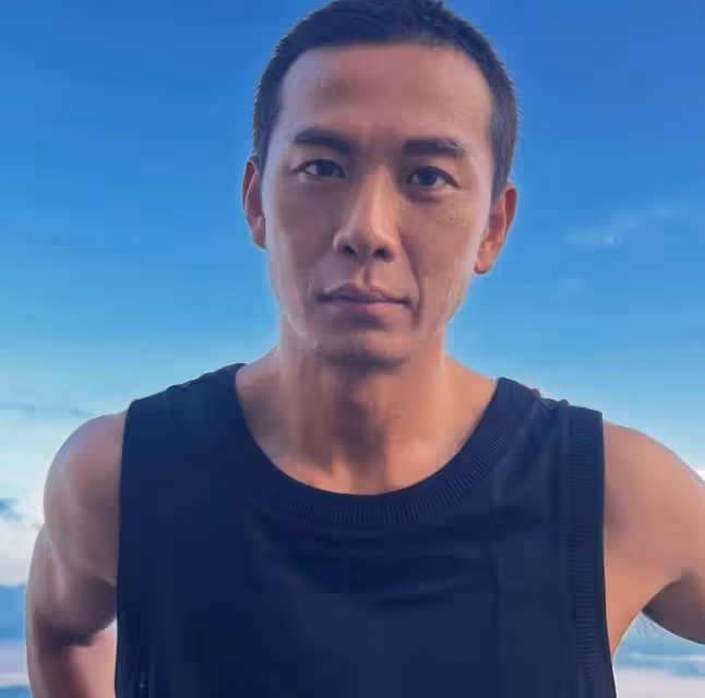 知名男星回應國籍爭議,強調我是中國人!娶新加坡視後在當地買房