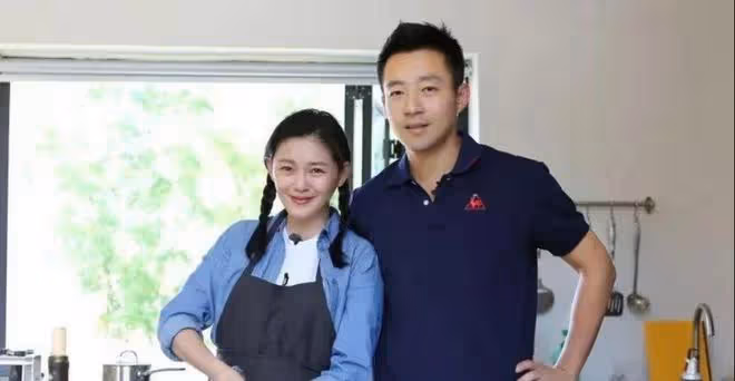 汪小菲直播飆國罵,發文聲援大S,很快又刪掉,網友:精神不好?