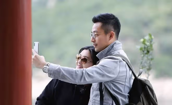 汪小菲直播飆國罵,發文聲援大S,很快又刪掉,網友:精神不好?