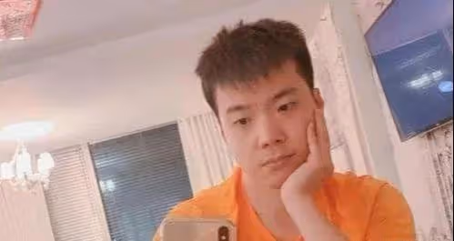 陳坤兒子曬與奶奶合影,五官輪廓越來越像父親,曾被懷疑是抱養的