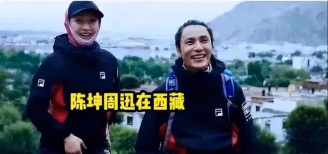 陳坤兒子曬與奶奶合影,五官輪廓越來越像父親,曾被懷疑是抱養的