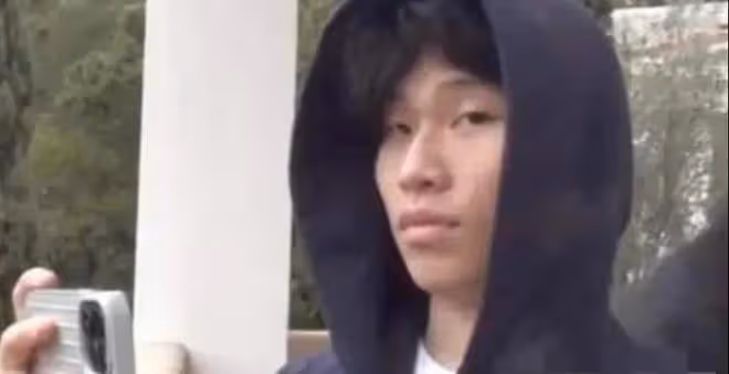 陳坤兒子曬與奶奶合影,五官輪廓越來越像父親,曾被懷疑是抱養的
