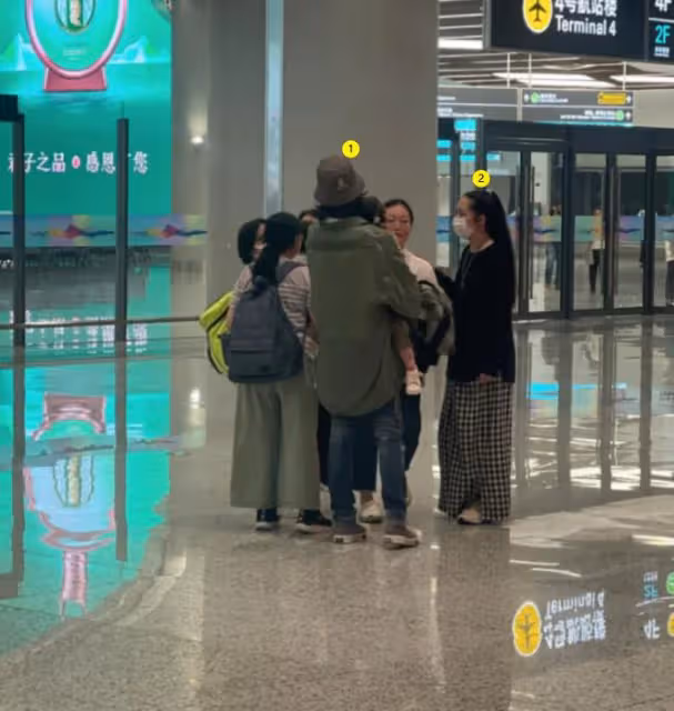 向佐兒子首曝真容,長相混血神似郭碧婷,郭碧婷穿搭和排場引爭議