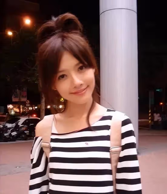 向佐兒子首曝真容,長相混血神似郭碧婷,郭碧婷穿搭和排場引爭議