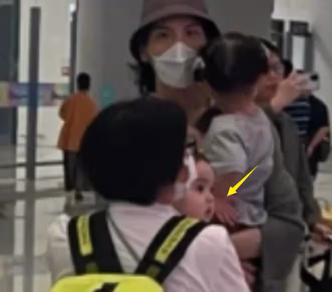向佐兒子首曝真容,長相混血神似郭碧婷,郭碧婷穿搭和排場引爭議