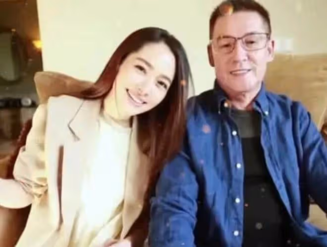 向佐兒子首曝真容,長相混血神似郭碧婷,郭碧婷穿搭和排場引爭議