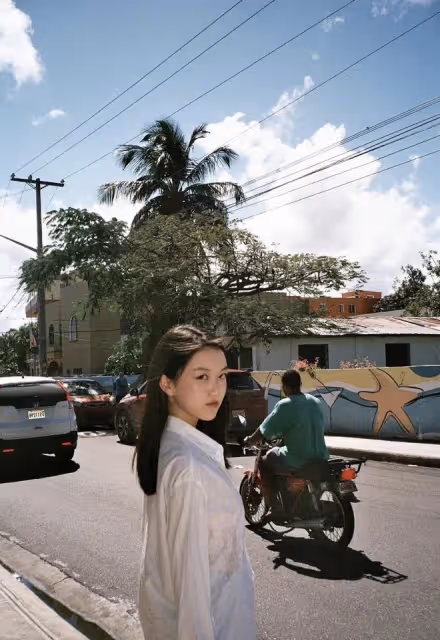 王菲小女兒17歲生日,李嫣留學國外近照曝光,看不出唇齶裂好漂亮