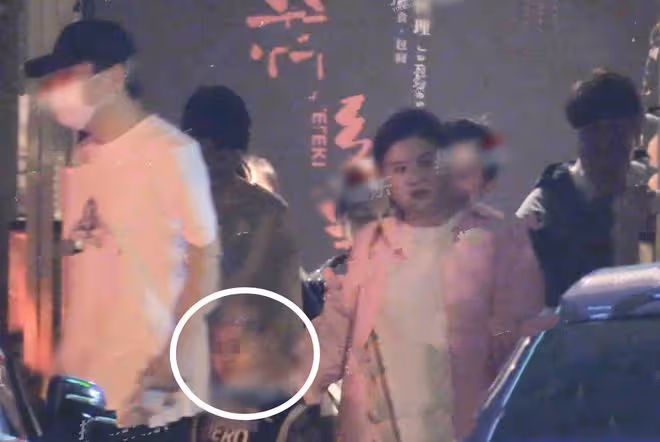 再破婚變傳言!沈騰一家三口聚餐,兒子模樣可愛,老婆比沈騰魁梧