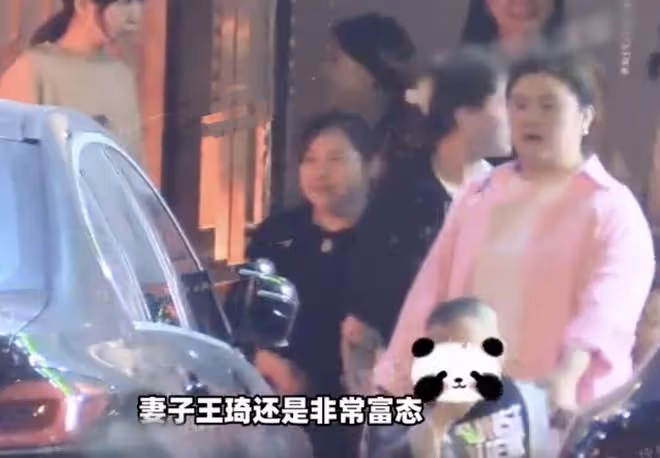 再破婚變傳言!沈騰一家三口聚餐,兒子模樣可愛,老婆比沈騰魁梧