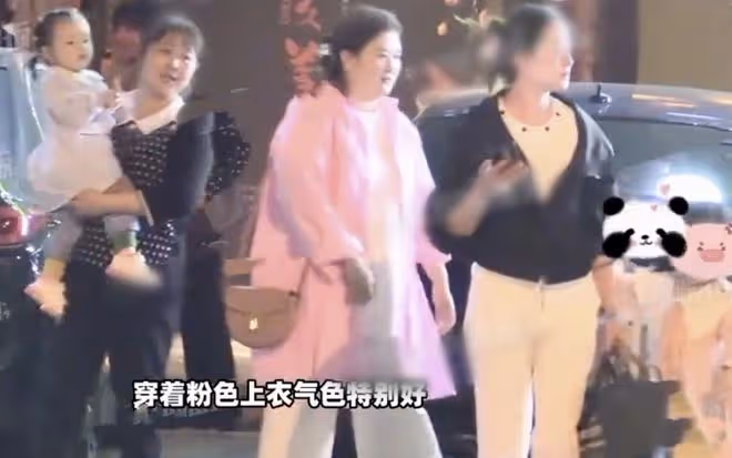 再破婚變傳言!沈騰一家三口聚餐,兒子模樣可愛,老婆比沈騰魁梧