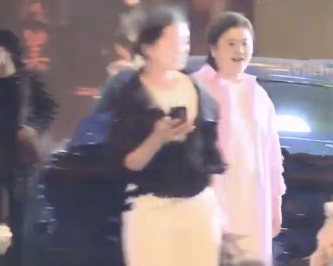再破婚變傳言!沈騰一家三口聚餐,兒子模樣可愛,老婆比沈騰魁梧