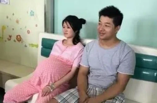 小三懷孕上門攤牌！老婆竟同意「兩女侍一夫」　還笑著伺候她直到孩子出生「某天她一把抱起孩子」使出最強報復…