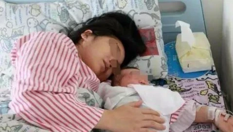 小三懷孕上門攤牌！老婆竟同意「兩女侍一夫」　還笑著伺候她直到孩子出生「某天她一把抱起孩子」使出最強報復…