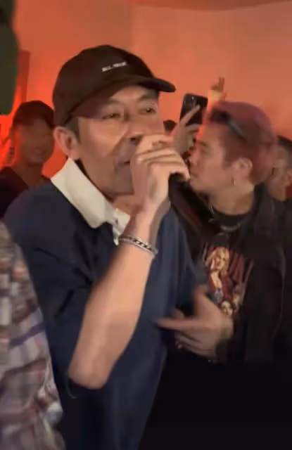 陳冠希現身上海酒吧!興奮喝酒蹦迪渾身汗如雨下,周圍美女狂尖叫