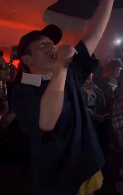 陳冠希現身上海酒吧!興奮喝酒蹦迪渾身汗如雨下,周圍美女狂尖叫