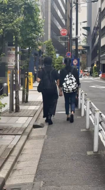 鄭伊健攜老婆現身日本街頭,樸素似路人,蒙嘉慧做房地產身寬體胖